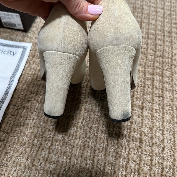 One of a kind heels - Picture 3 of 5